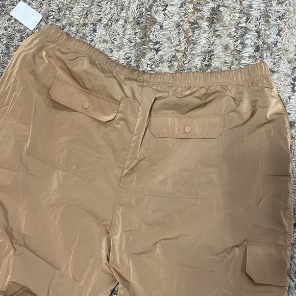 Nwt Good American Shine Boyfriend Cargo Pant in putty, size 6(3X) - Picture 13 of 16